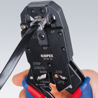 Praska telekomunikacyjna Knipex 97 51 12 z mechanizmem zapadkowym widok części roboczej podczas użytkowania