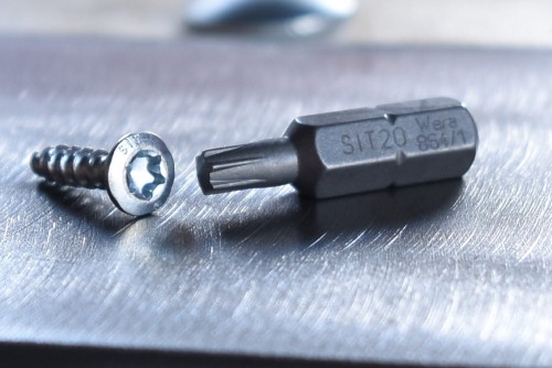 wkręt okuciowy Celo Velox 3,5x35 z gniazdem SIT obok bitu SIT20