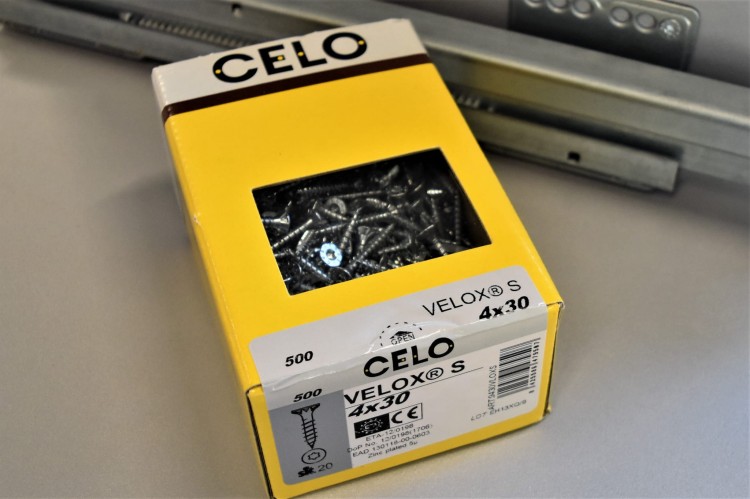 pudełko wkrętów Celo Velox 4x30 – opakowanie producenta, etykieta i zawartość