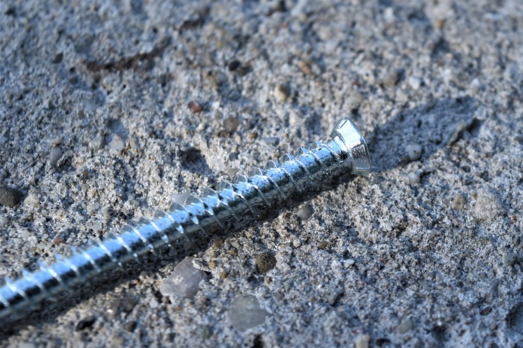 Wkręt do ościeżnic 7,5x202 łeb stożkowy TX30 zdjęcie łba wkrętu